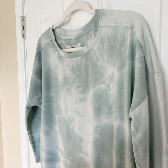 Cupio White and Teal Tie Dye Soft Loungewear Top Pullover Comfy Size Medium - Picture 2 of 7